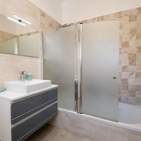 Lavanda Magnificent Five Bedroom וילה