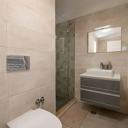 וילה Lavanda Magnificent Five Bedroom *