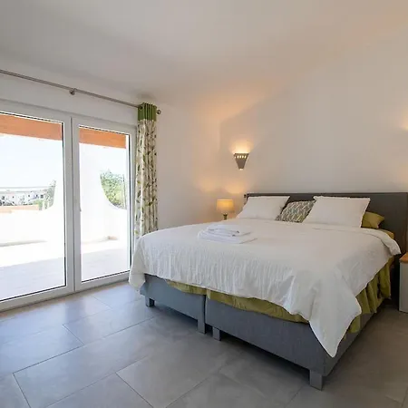 Lavanda Magnificent Five Bedroom קארבואירו
