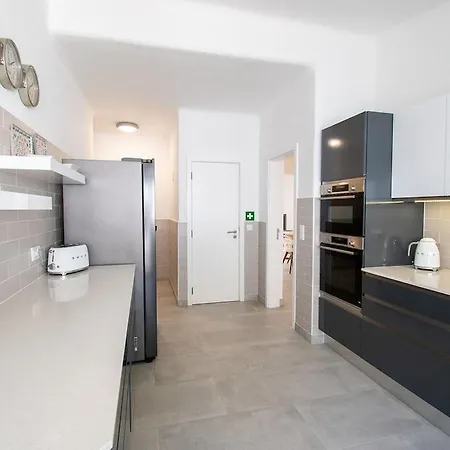 Lavanda Magnificent Five Bedroom Βίλα