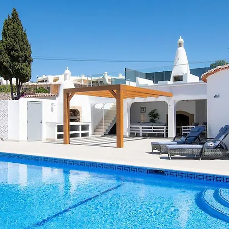 Lavanda Magnificent Five Bedroom וילה קארבואירו