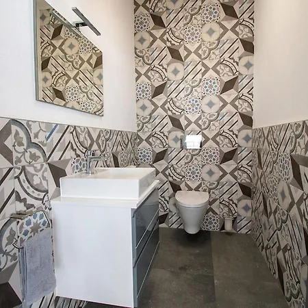 Lavanda Magnificent Five Bedroom *