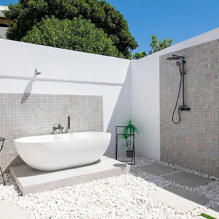 Lavanda Magnificent Five Bedroom فيلة